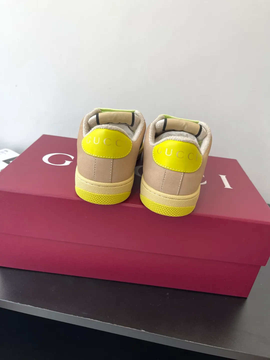 👟👟Ex-factory price 600👟👟 Gucci newly upgraded small dirty shoes for couples GG series old casual small dirty shoes catwalk style original development and purchase level version Metal double G crystal cylindrical logo Gucci original pattern ribbon Exclusive color rubbed cowhide fabric original terry cloth is delicate, soft and more comfortable and breathable Private molded two-color original TPU outsole (lower layer is wider, upper layer is narrower) Code number: 35-44